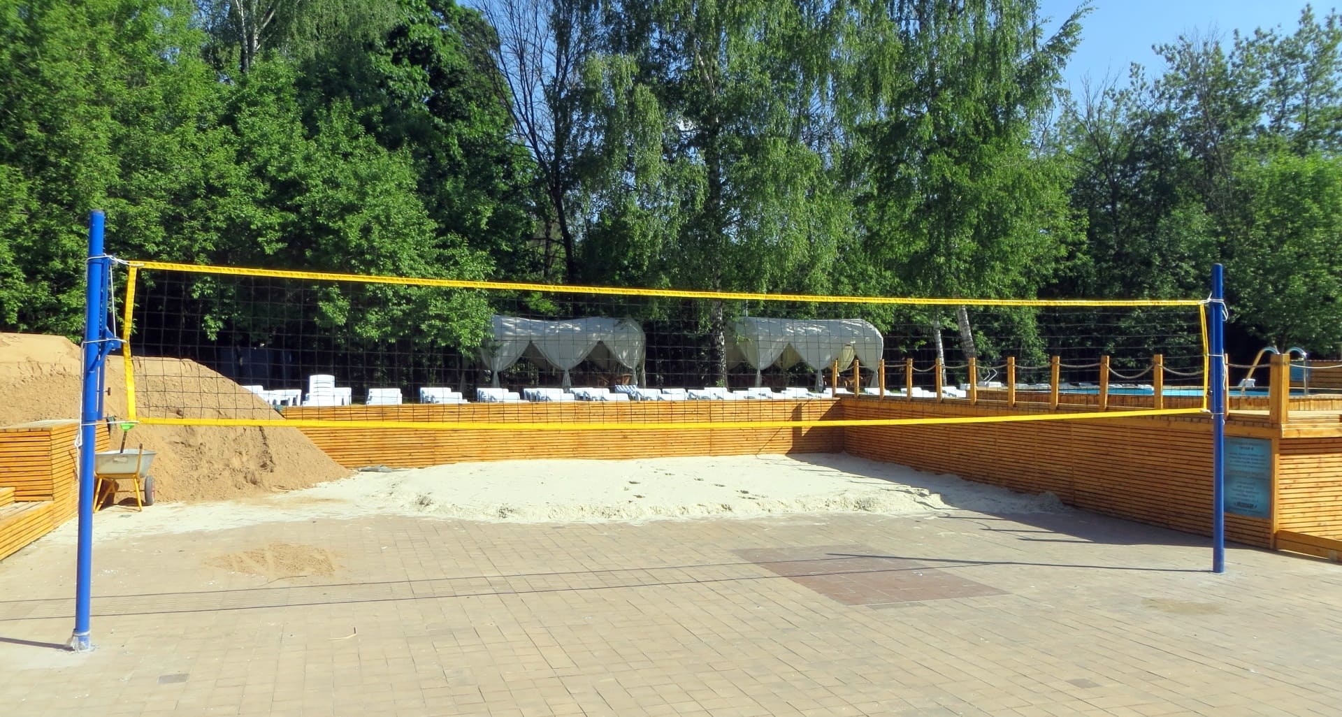 Универсальные стойки со стаканами для оснащения спортивных залов и площадок Универсальные спортивные стойки для волейбола, бадминтона, тенниса для оснащения спортивных залов